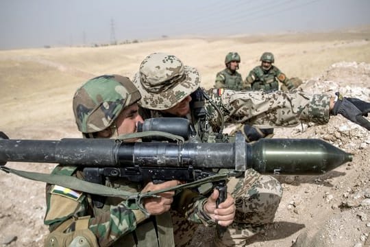 Die Bundeswehr bildet im Irak kurdische Peschmerga aus.
