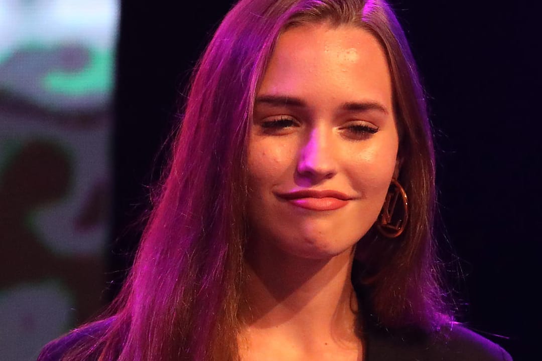 Laura Sophia Müller: Die Partnerin des Schlagerbarden Michael Wendler zieht öffentlich blank.