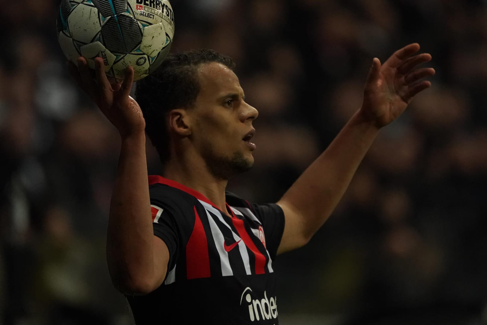 Timothy Chandler (Eintracht Frankfurt) mit Ball: Der Außenverteidiger ist zufrieden mit dem Trainingslager in Florida.