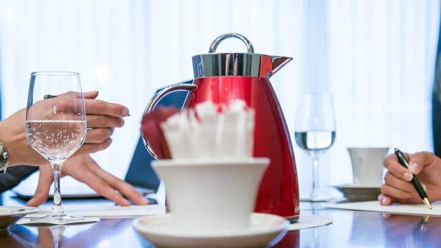 Kostenfreie Getränke gehören zu den Standardmaßnahmen, mit denen Unternehmen versuchen, Mitarbeiter zu gewinnen.