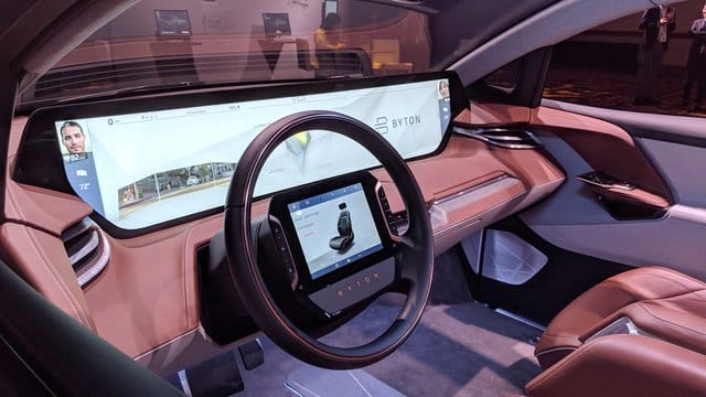 Das große Display in einem Prototypen des Byton M-Byte ist das Highlight des Elektro-SUVs. Das große Display in einem Prototypen des Byton M-Byte ist das Highlight des Elektro-SUVs.