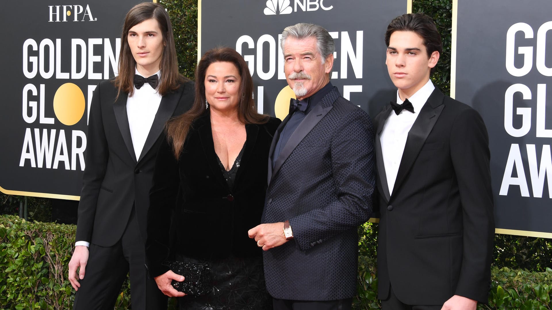 Dylan Brosnan, Keely Shaye Brosnan, Pierce Brosnan und Paris Brosnan: Hier posieren sie vor der Award-Verleihung.