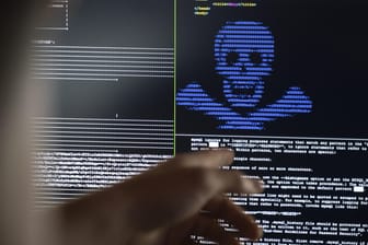 Symbolbild eines Erpresser-Programms: "Ransomware" verschlüsselt und sperrt den Computter.