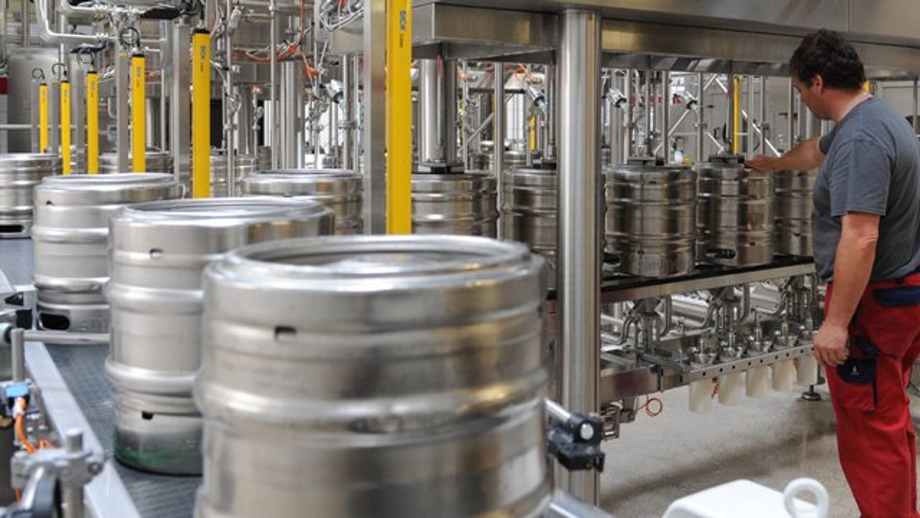 Bier Radeberger Gruppe erhöht Preis für Fassbier und Flaschenbier