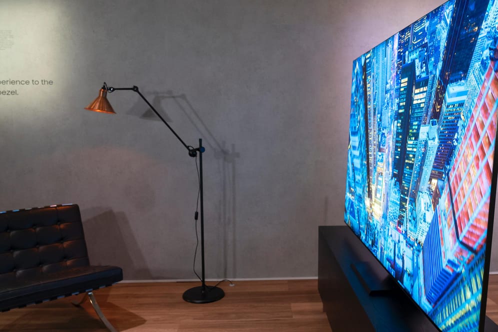 Ein Fernseher, kein Rand: Samsung zeigt neue Edel-TV.