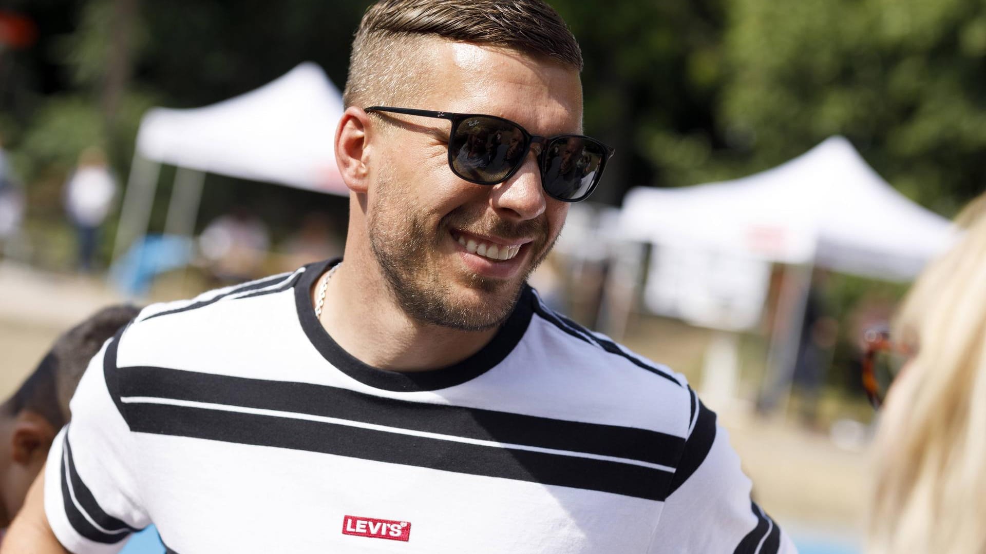 Lukas Podolski: Mit einem Video bestärkt er die Gerüchte um seine Rückkehr zum 1. FC Köln.