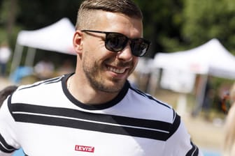Lukas Podolski: Mit einem Video bestärkt er die Gerüchte um seine Rückkehr zum 1. FC Köln.