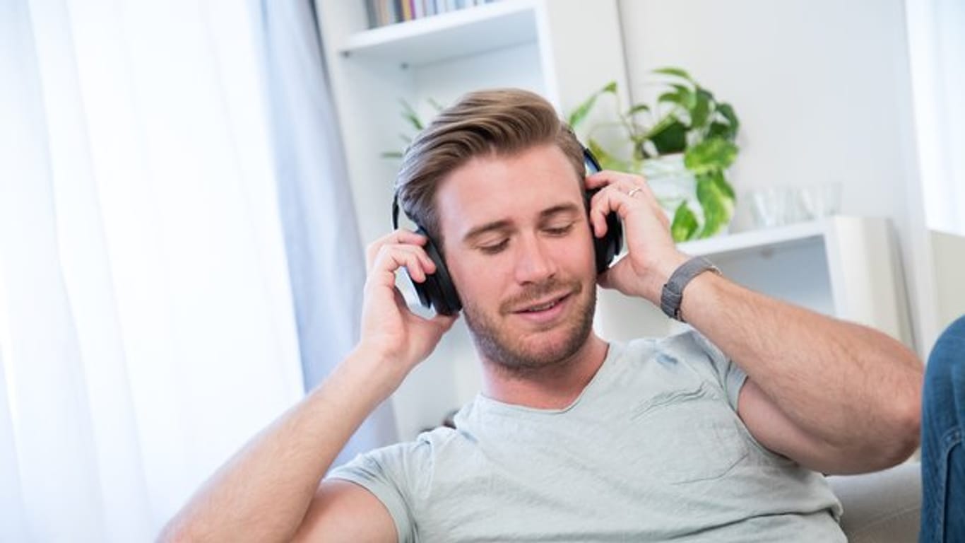 Mit dem neuen Funkstandard Bluetooth LE Audio können Geräte Verbindungen zu mehr als einem Kopfhörer oder Lautsprecher aufnehmen.