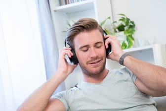 Mit dem neuen Funkstandard Bluetooth LE Audio können Geräte Verbindungen zu mehr als einem Kopfhörer oder Lautsprecher aufnehmen.