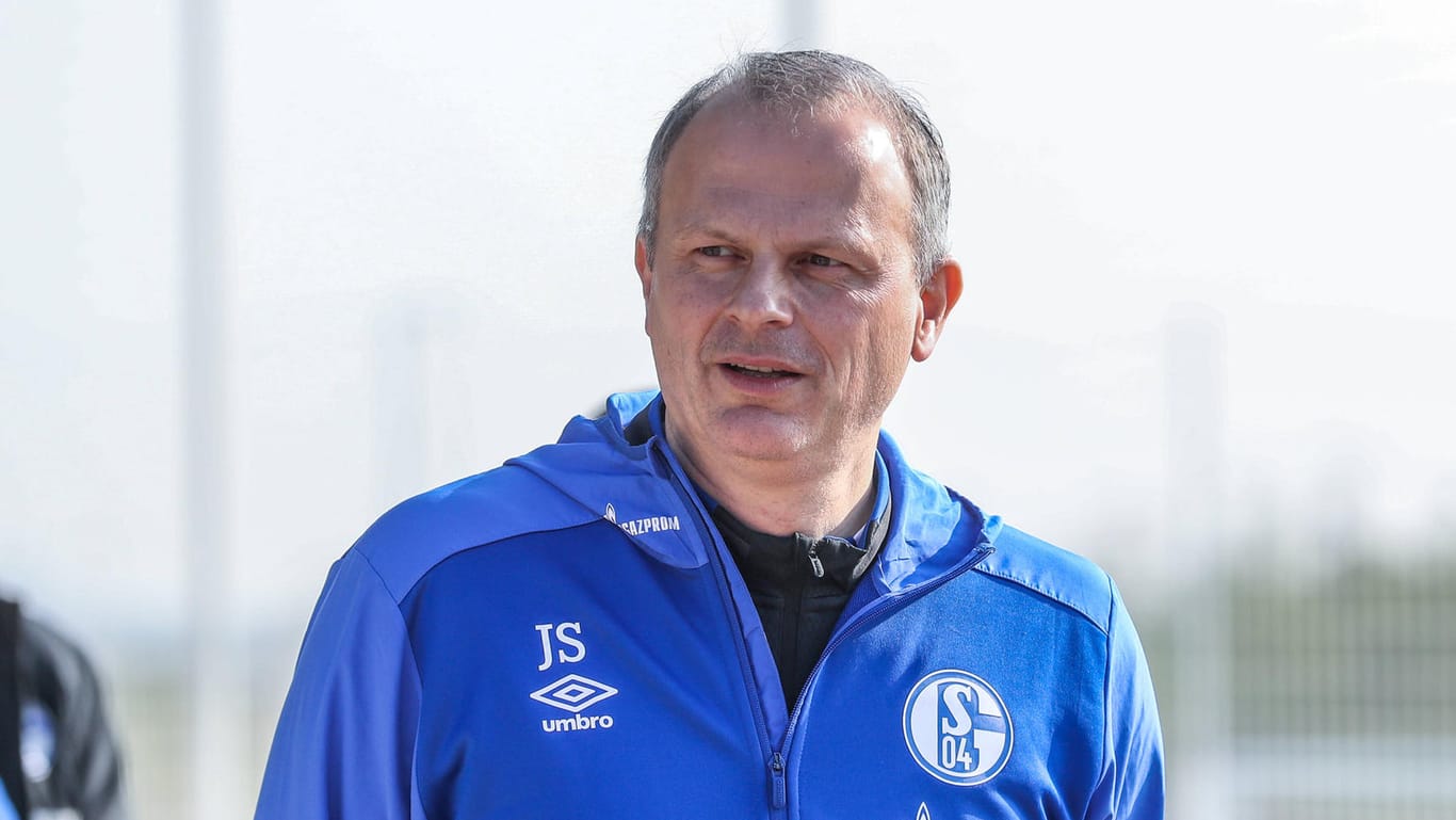 Jochen Schneider: Der neue starke Mann auf Schalke kann aus jahrelanger Erfahrung im Fußballgeschäft schöpfen.