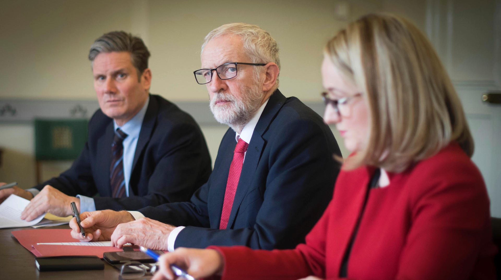 Jeremy Corbyn (mittig): Der Chef der Labour-Partei kündigte seinen Rückzug vom Amt für das Frühjahr an. (Archivbild) Jeremy Corbyn (mittig): Der Chef der Labour-Partei kündigte seinen Rückzug vom Amt für das Frühjahr an. (Archivbild)
