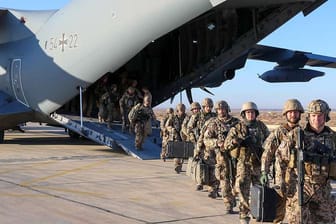 35 Soldaten wurden aus dem Irak ausgeflogen: Der größte Teil der Truppe ist weiterhin im Land.
