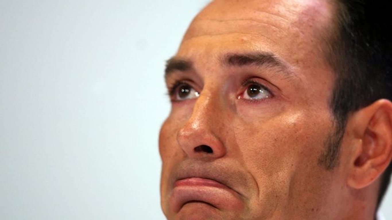 Tränen der Halbwahrheit: Erik Zabel bei seinm Dopinggeständnis 2007 in Bonn.