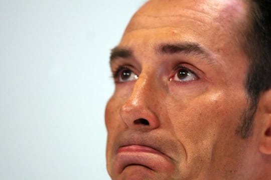 Tränen der Halbwahrheit: Erik Zabel bei seinm Dopinggeständnis 2007 in Bonn.