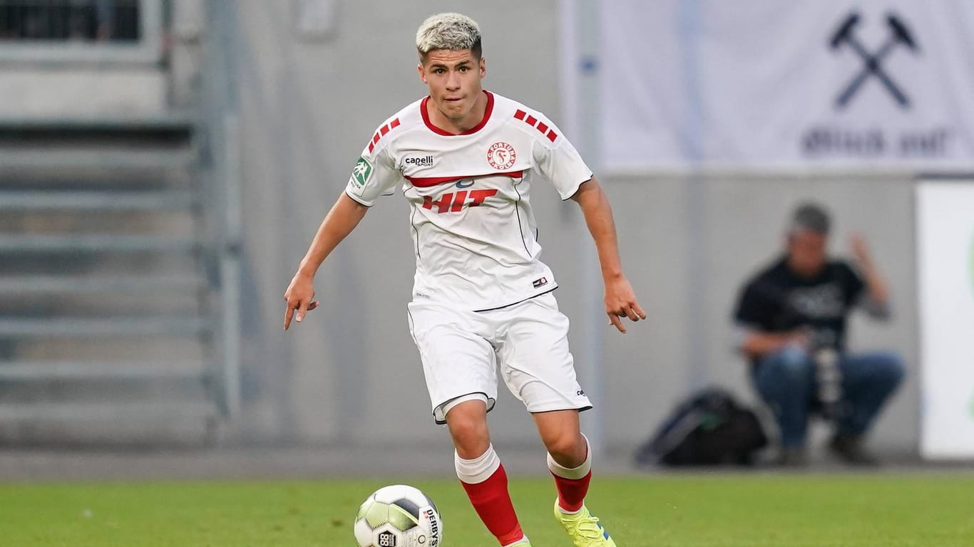 Ali Ceylan bei einem Spiel für Fortuna Köln: Der 21-Jährige wechselt zum Wuppertaler SV.
