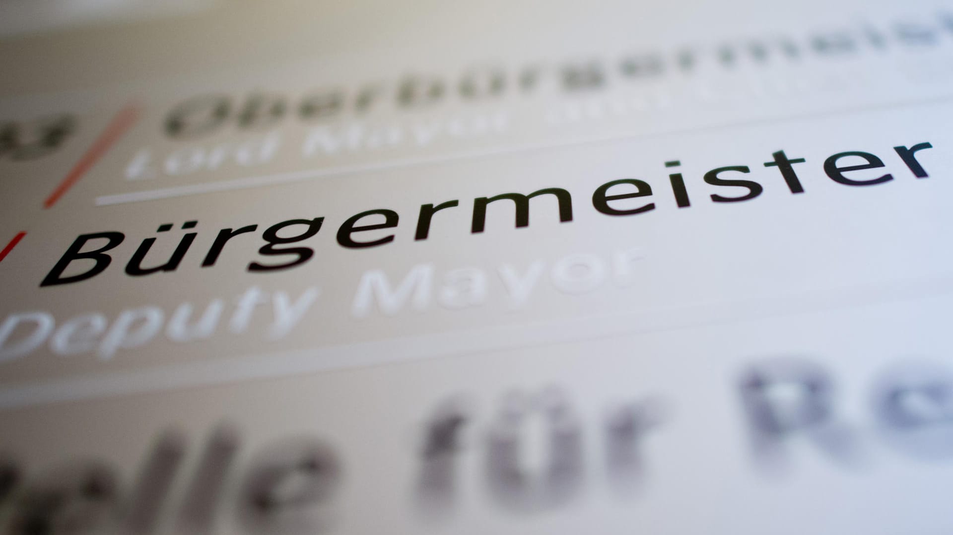 Der Bürgermeister in Estorf im Landkreis Nienburg ist wegen rechter Anfeindungen zurückgetreten. Der Bürgermeister in Estorf im Landkreis Nienburg ist wegen rechter Anfeindungen zurückgetreten.