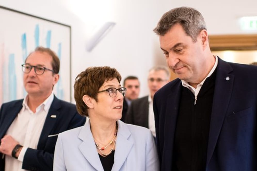 Im Gespräch: Die CDU-Vorsitzende Annegret Kramp-Karrenbauer und CSU-Chef Markus Söder (r.