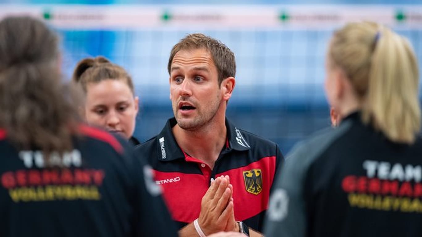 Holte mit den deutschen Nationalspielerinnen einen Überraschungssieg gegen die Türkei: Volleyball-Bundestrainer Felix Koslowski.