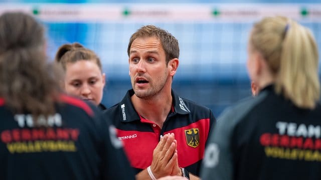 Holte mit den deutschen Nationalspielerinnen einen Überraschungssieg gegen die Türkei: Volleyball-Bundestrainer Felix Koslowski. Holte mit den deutschen Nationalspielerinnen einen Überraschungssieg gegen die Türkei: Volleyball-Bundestrainer Felix Koslowski.