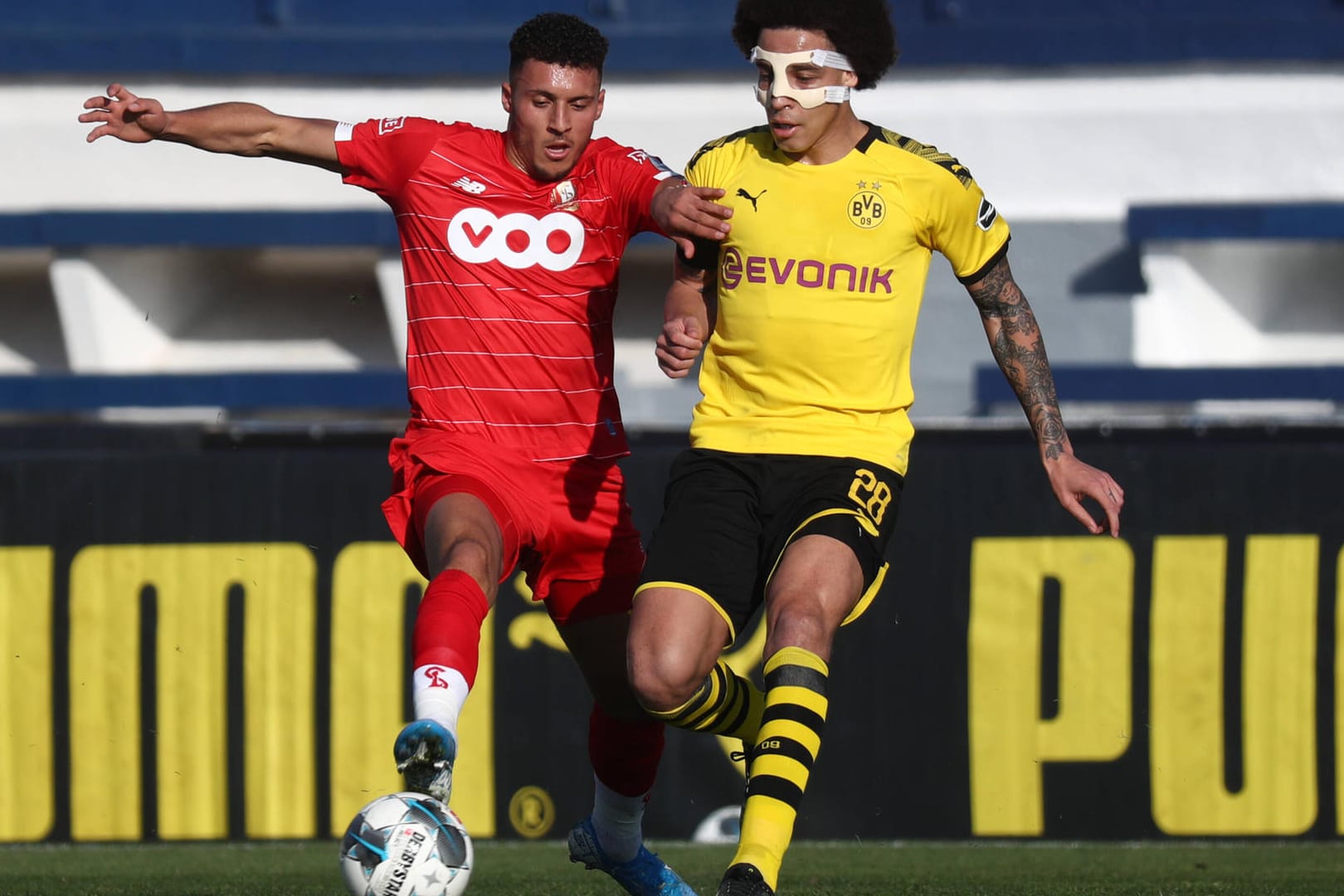 Trat nach seinem Unfall vor Weihnachten noch mit Gesichtsmaske an: Axel Witsel.