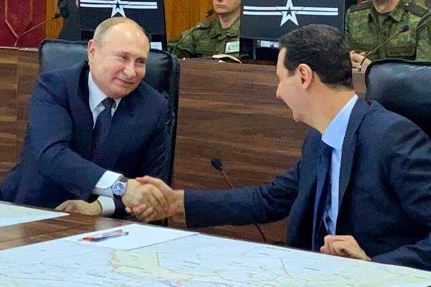 Putin trifft Assad in Damaskus: Die Staatschefs trafen sich in einem Militärstützpunkt, besuchten später eine Moschee sowie eine Kirche.