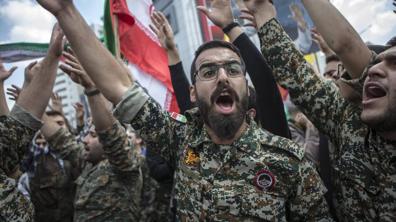 Iranische Soldaten bei einer Kundgebung im Juni: Einer ihrer Anführer hat mit Angriffen auf Erzfeind Israel gedroht.