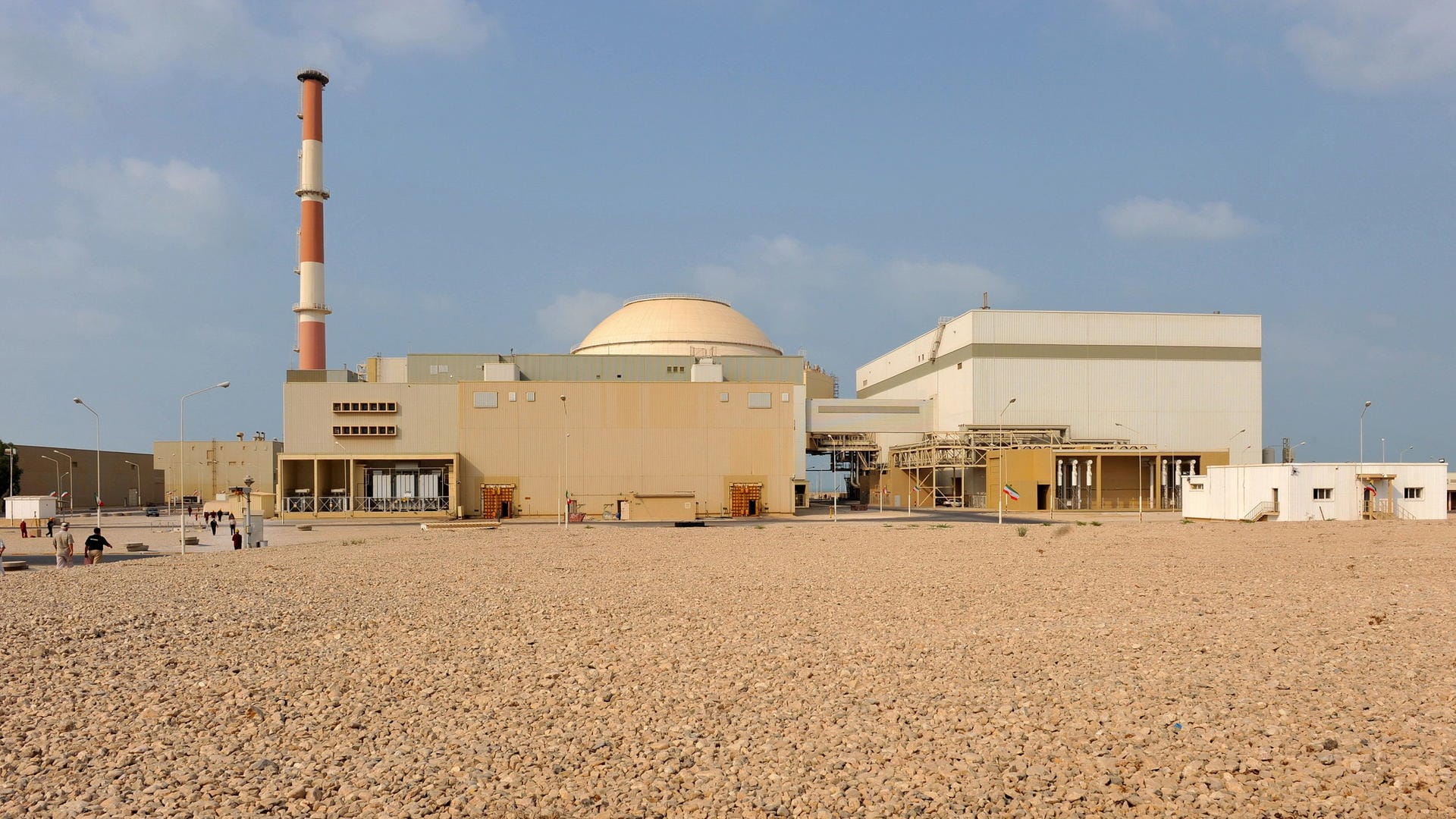 Das iranische Atomkraftwerk in Buschehr: Ob es bei dem Erdbeben im Südiran beschädigt wurde, ist noch nicht bekannt. Das iranische Atomkraftwerk in Buschehr: Ob es bei dem Erdbeben im Südiran beschädigt wurde, ist noch nicht bekannt.