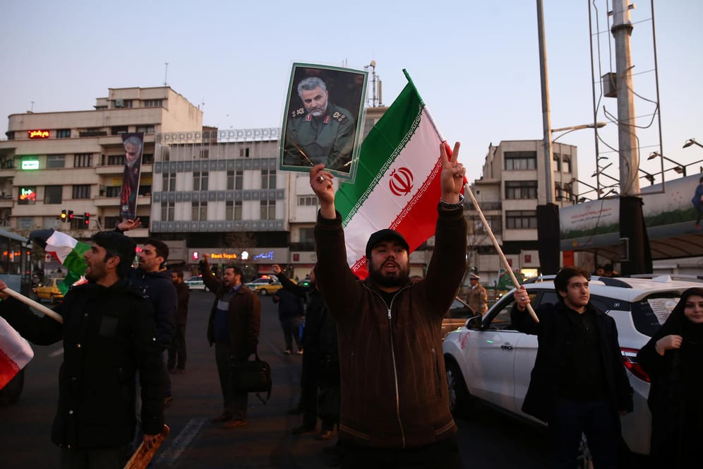 Menschen im Iran nach der Attacke auf US-Basen im Irak: Der Konflikt zwischen den USA und dem Iran geht Jahrzehnte zurück.