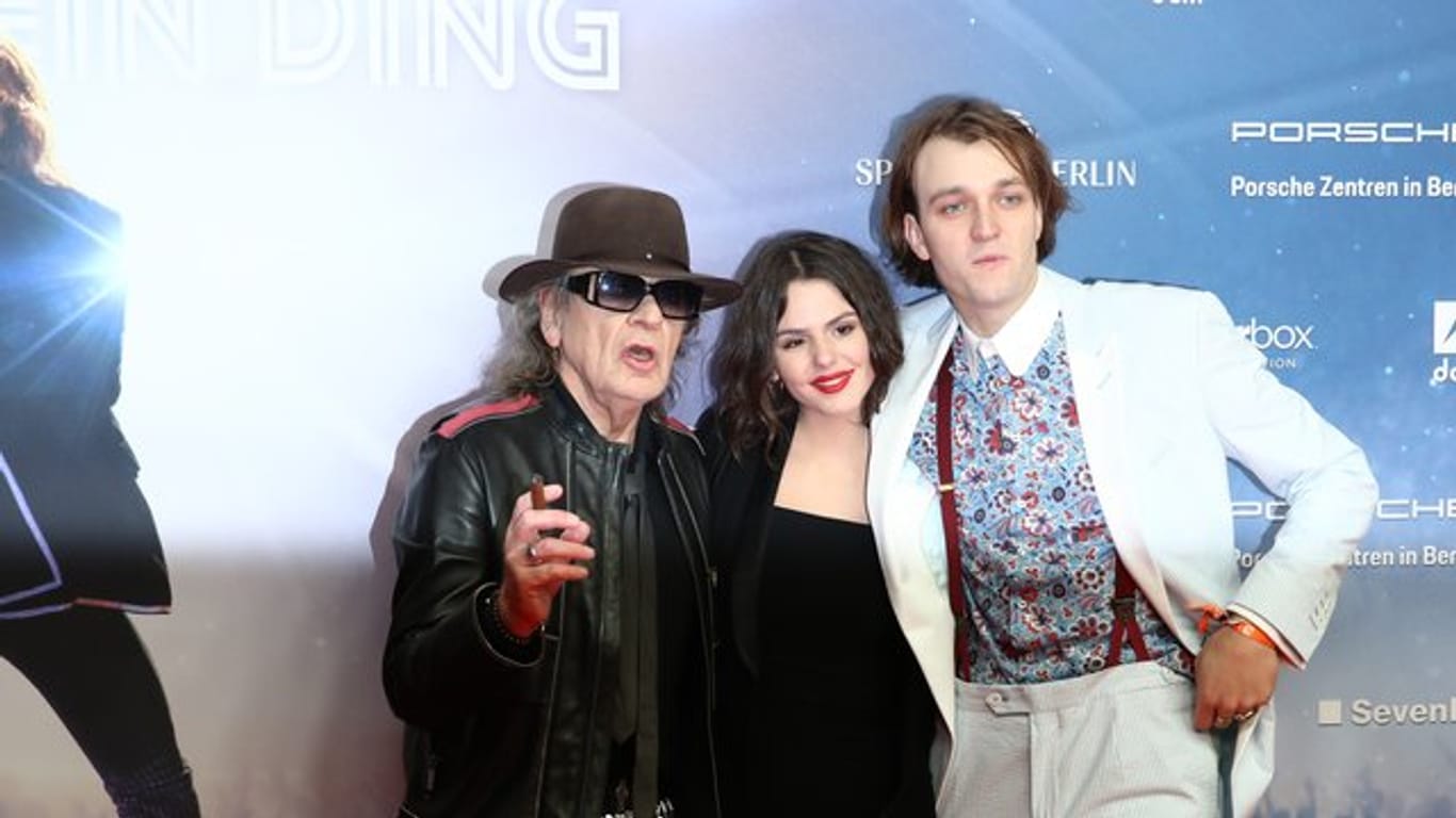 Udo Lindenberg (l-r) mit den Schauspielerin Ruby O.