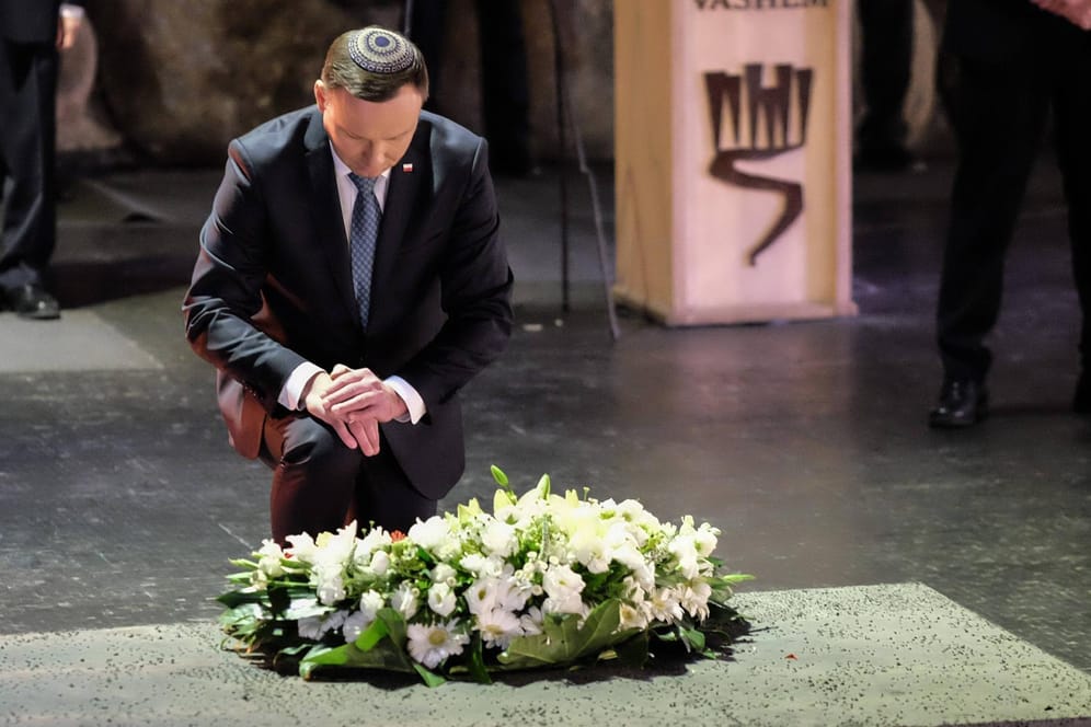 Andrzej Duda bei einer Gedenkfeier in Yad Vashem im Jahr 2017: Vier Tage nach der Feier in Jerusalem wird auch in Auschwitz der Befreiung des Konzentrationslagers gedacht (Archivbild).