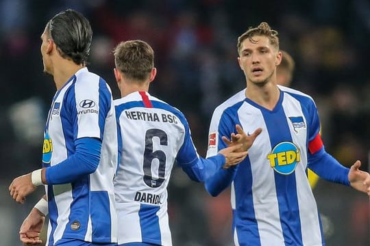 Niklas Stark (r) war bei der Hertha zuletzt nur Ersatzspieler.