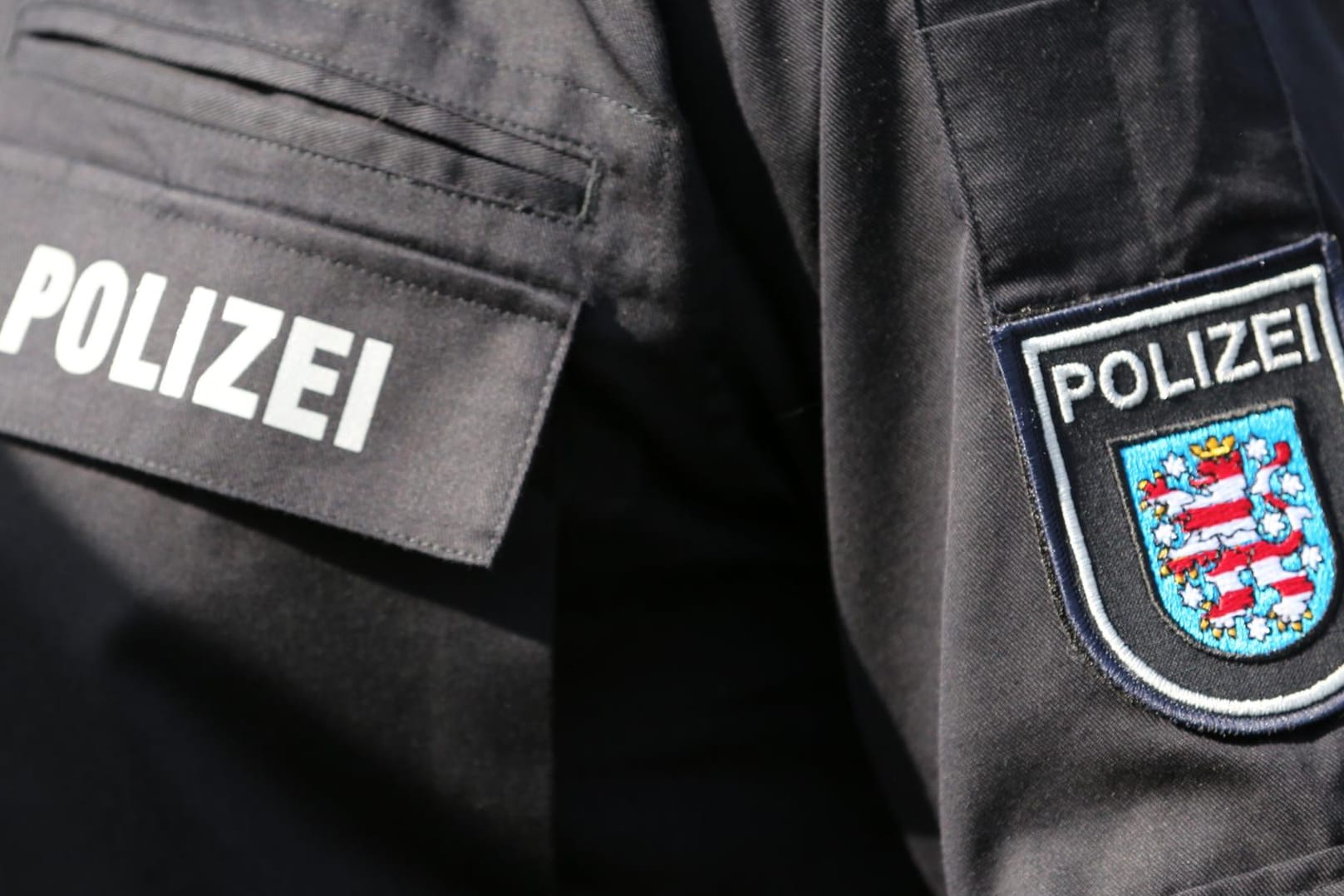 Bremer Polizist in Uniform: Der in Bremen festgenommene Mann wurde in einem Hamburger Gefängnis untergebracht (Symbolbild).