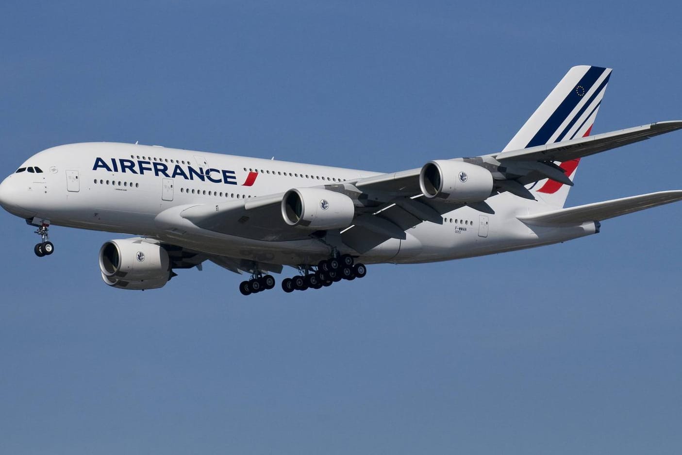 Passagierflugzeug der Air France: Nach der Landung machten die Flughafenmitarbeiter einen schrecklichen Fund. (Symbolbild)