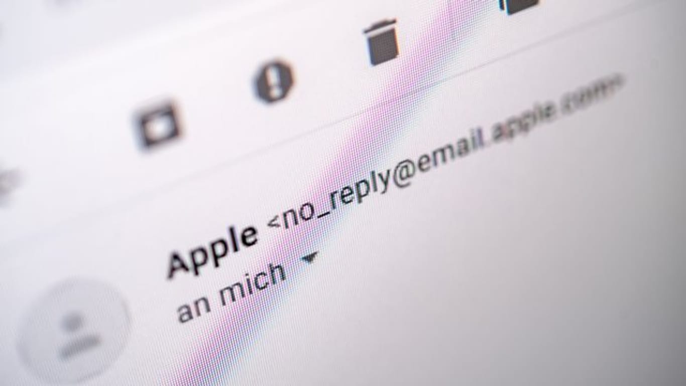 E-Mails, die angeblich von Apple kommen, sollten Nutzer von iPhone und Co in diesen Tagen besonders aufmerksam anschauen.