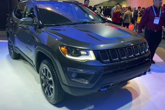 Elektrisch in die Zukunft: Jeep bietet Modelle wie den Compass künftig auch auch als Plug-in-Hybrid an.