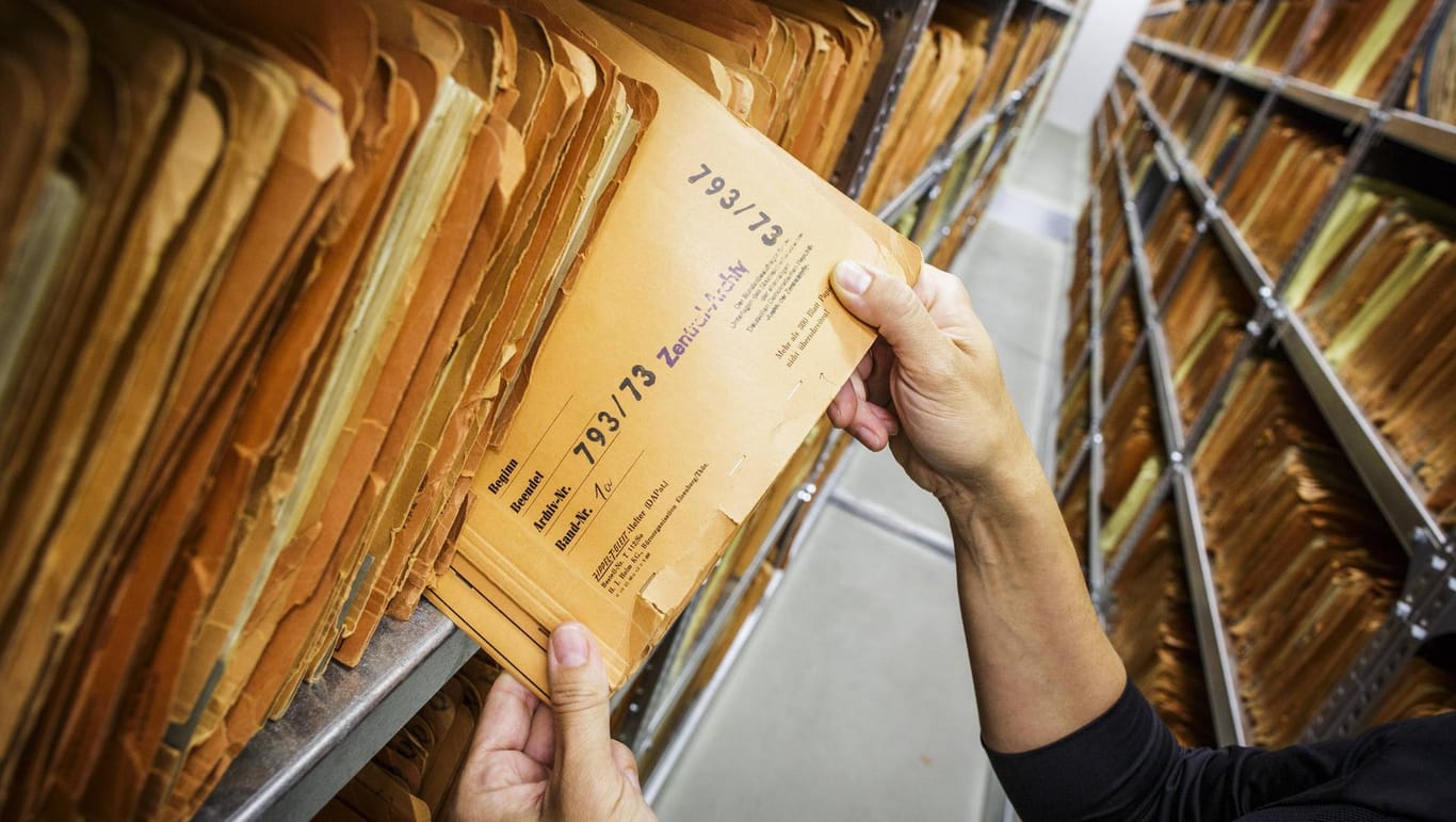Akten im Archiv der Stasi-Unterlagenbehörde in Berlin Lichtenberg: Über 7 Millionen Anfragen wurden bereits an die Behörde gestellt.