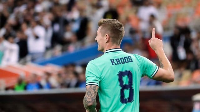 Toni Kroos brachte Real mit einem direkt verwandelten Eckstoß in Führung. Toni Kroos brachte Real mit einem direkt verwandelten Eckstoß in Führung.