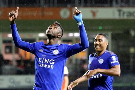 Kelechi Iheanacho (l) traf für Leicester City zum Ausgleich.