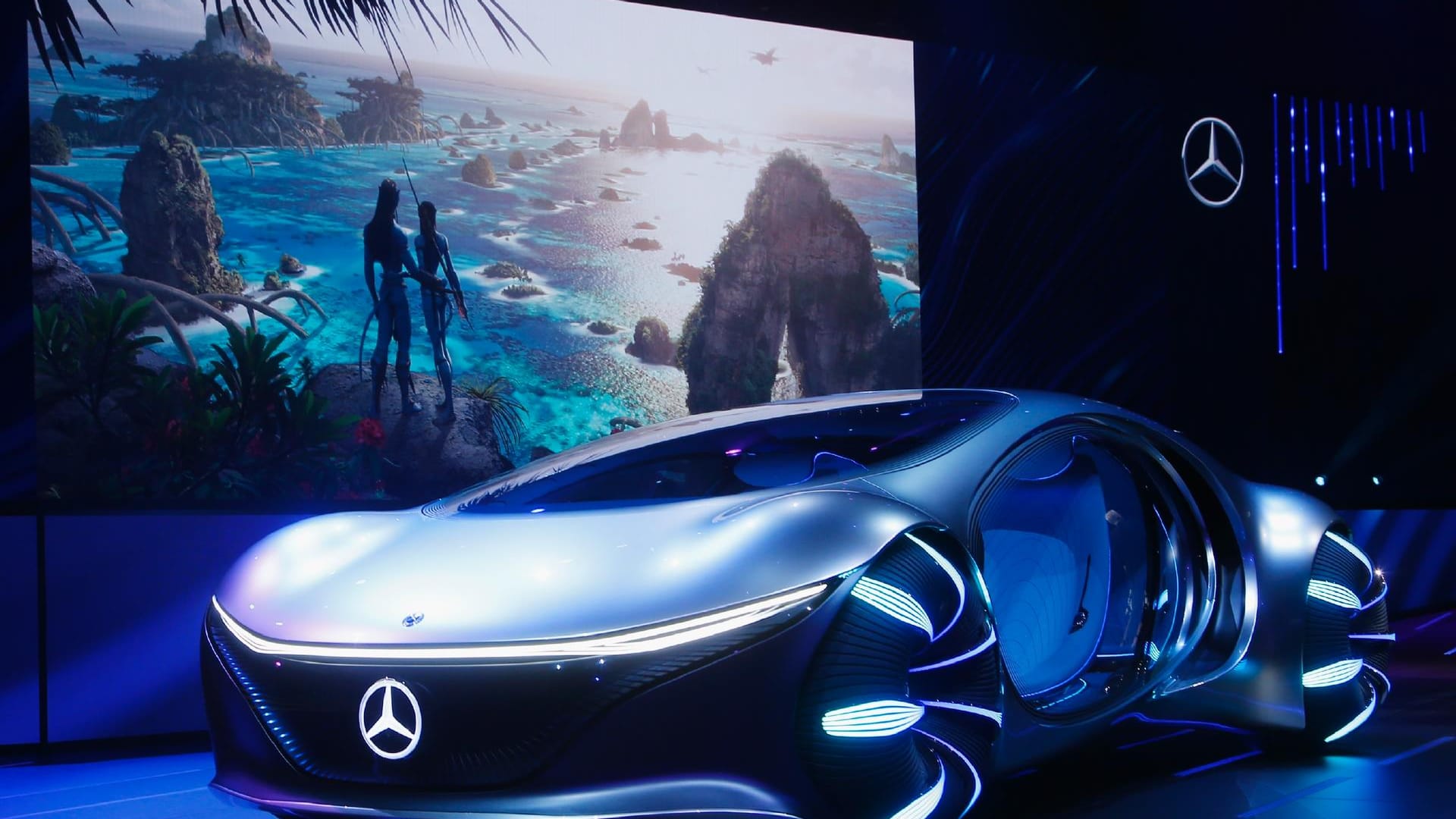 Daimlers Konzeptfahrzeug Vision AVTR ist ebenso spektakulär wie unzeitgemäß.