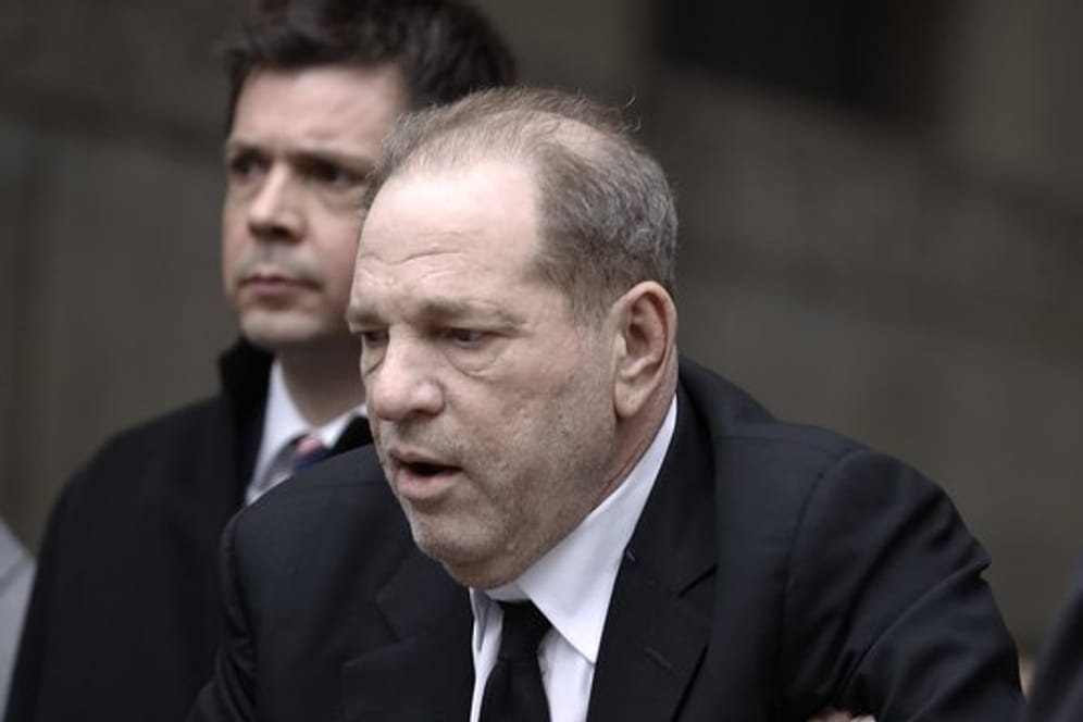 Harvey Weinstein am Montag auf dem Weg ins Gerichtsgebäude in New York.