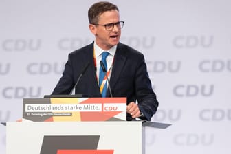 Unionsfraktionsvize Carsten Linnemann (Archivbild): Der CDU-Politiker wirft Bundesumweltministerin Svenja Schulze (SPD) vor, Dieselautos unter Generalverdacht zu stellen.
