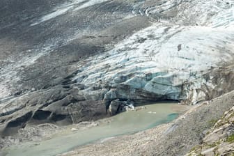 Die Pasterze in Österreich: Mit einer Länge von acht Kilometern ist die Pasterze der größte Gletscher Österreichs. Doch seit 1856 hat ihre Eisfläche fast um die Hälfte abgenommen. In 50 Jahren, so schätzen Experten, könnte die Pasterze komplett verschwunden sein.