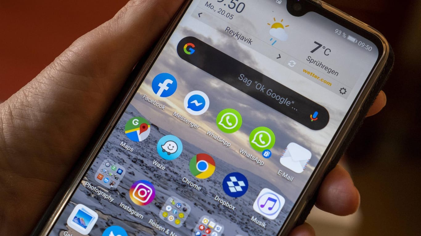 Smartphone mit Apps (Symbolbild): Bloatware ist für viele Nutzer ein Ärgernis.