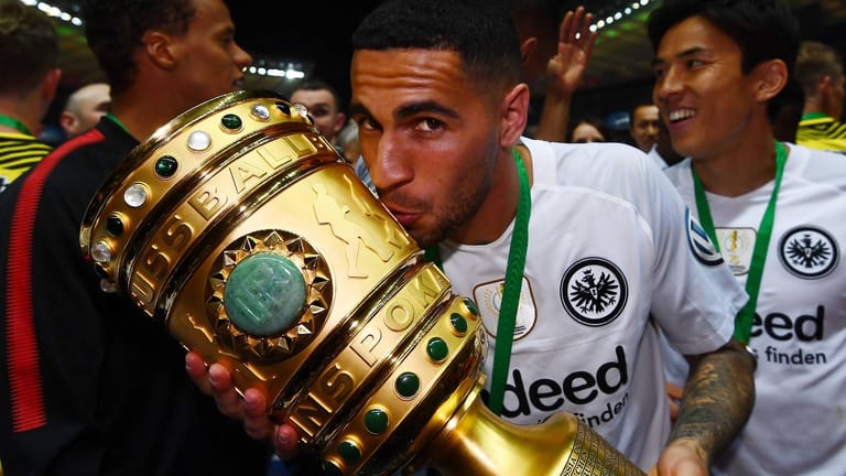 Omar Mascarell nach dem DFB-Pokalerfolg mit Eintracht Frankfurt 2018.