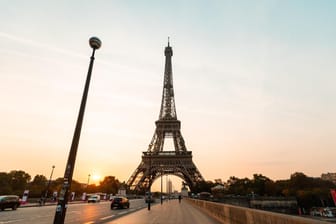 Der Eiffelturm in Paris gilt als Wahrzeichen Frankreichs: In der Nähe stirbt ein Mann bei einer Polizeikontrolle.