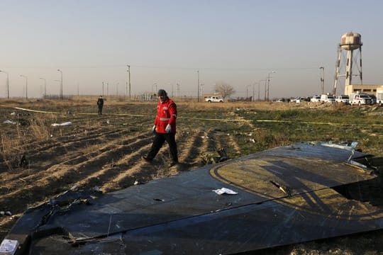 Die Maschine der Ukraine International Airlines stürzte am frühen Mittwochmorgen nach dem Start nahe Teheran ab.