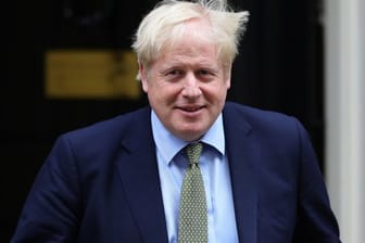 Boris Johnson, Premierminister von Großbritannien, vor seinem Amtssitz in der 10 Downing Street in London.