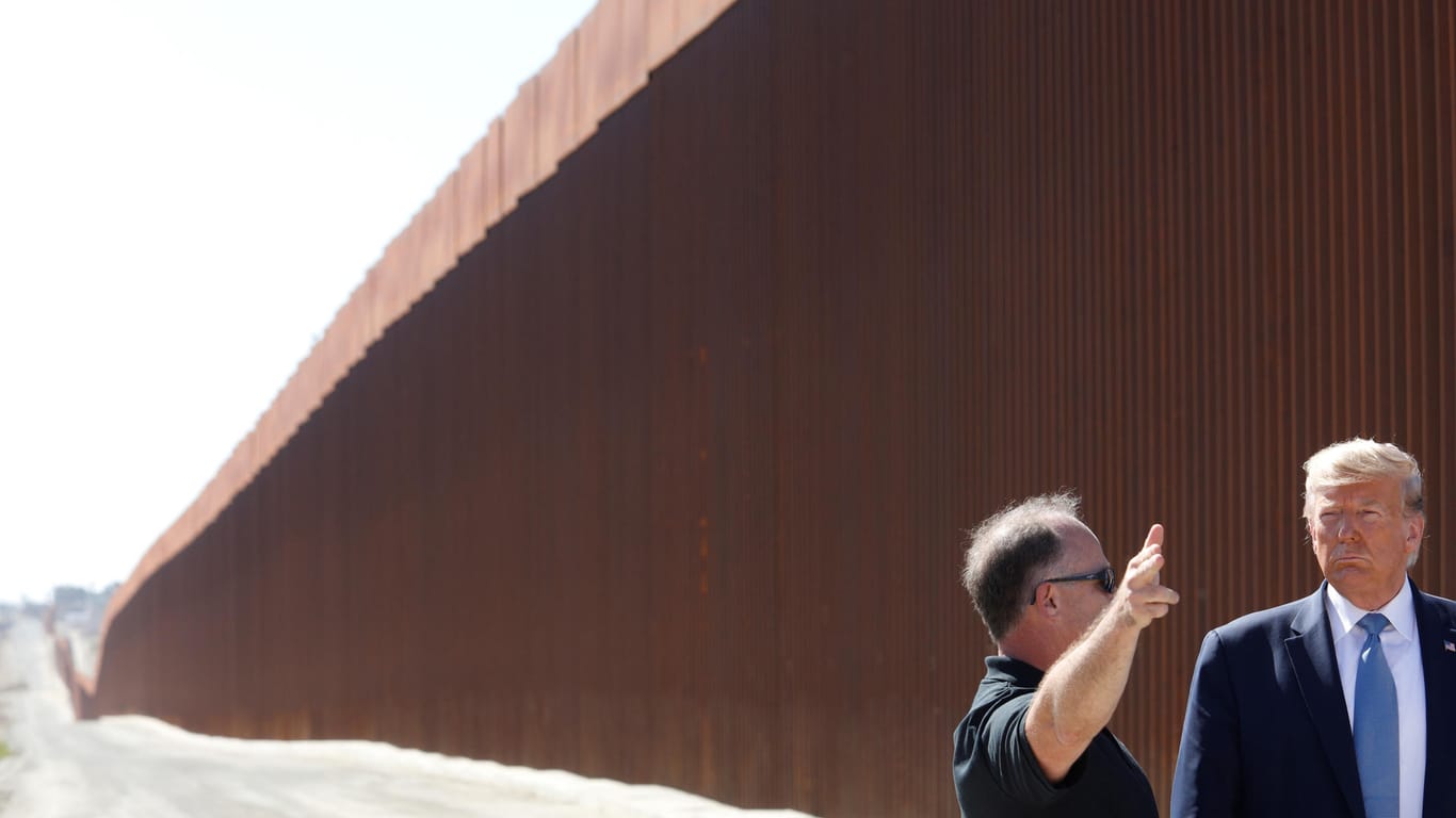 US-Präsident Donald Trump bei einem Besuch der mexikanischen Grenze: Das Urteil dürfte noch nicht das letzte Wort im Streit um die Mauer gewesen sein.
