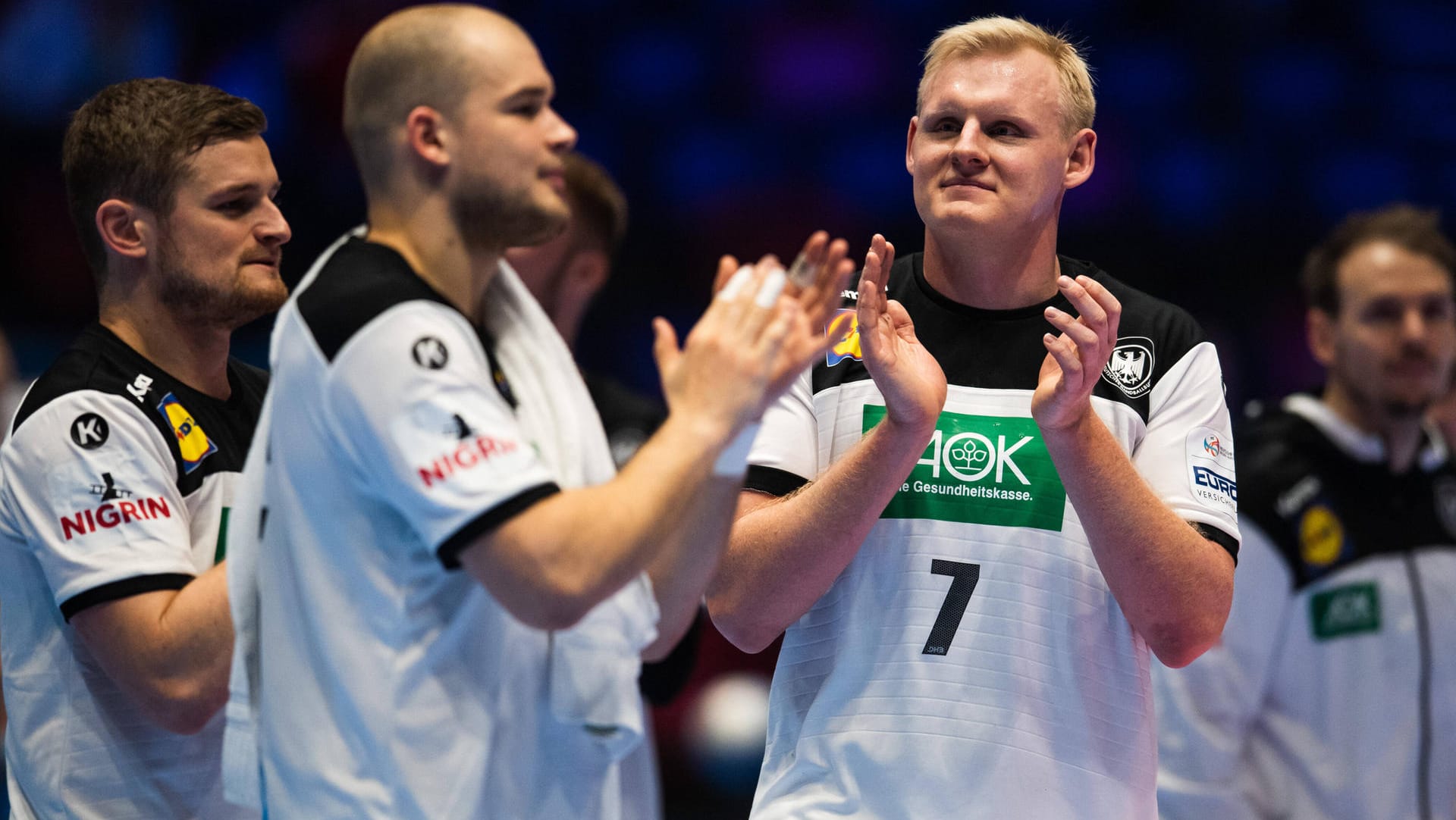 Auftakt (fast) nach Maß: Gegen ein quirliges und laufstarkes Team aus den Niederlanden gewann die deutsche Handball-Nationalmannschaft im ersten Vorrunden-Gruppenspiel mit 34:23 (15:13). Nach einem Durchhänger zu Mitte der ersten Halbzeit ließ das DHB-Team in der zweiten Hälfte keinen Zweifel am Sieg. t-online.de hat die Leistung der Nationalspieler in Schulnoten bewertet.