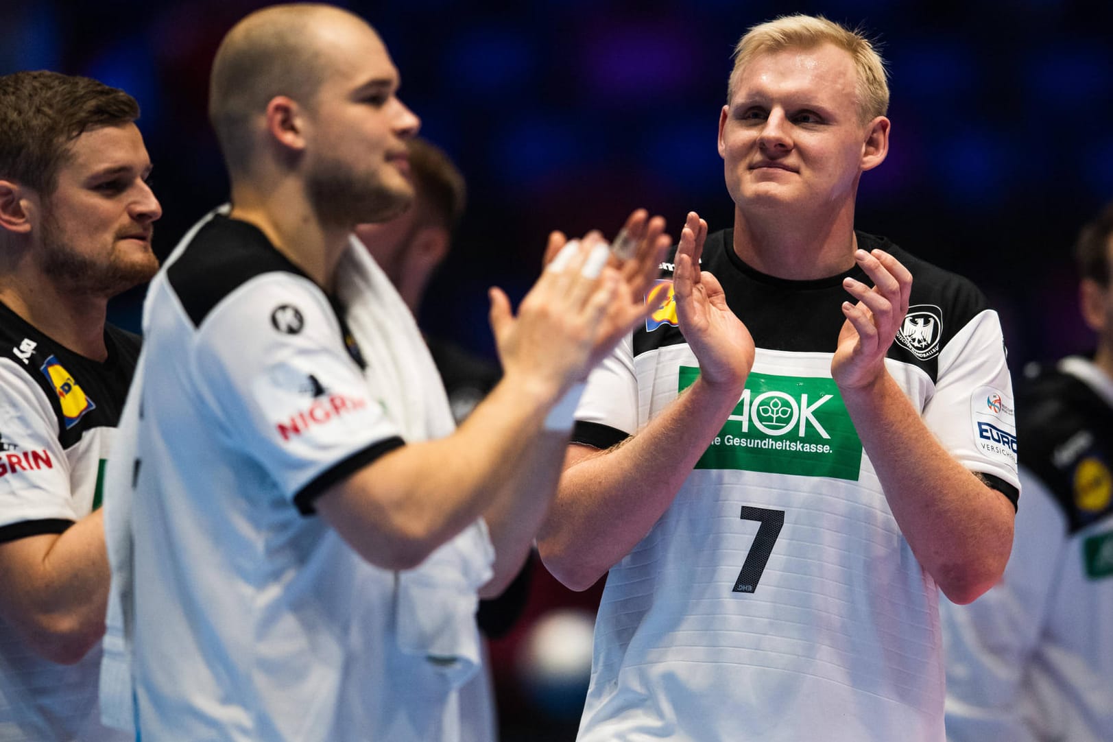 Auftakt (fast) nach Maß: Gegen ein quirliges und laufstarkes Team aus den Niederlanden gewann die deutsche Handball-Nationalmannschaft im ersten Vorrunden-Gruppenspiel mit 34:23 (15:13). Nach einem Durchhänger zu Mitte der ersten Halbzeit ließ das DHB-Team in der zweiten Hälfte keinen Zweifel am Sieg. t-online.de hat die Leistung der Nationalspieler in Schulnoten bewertet.